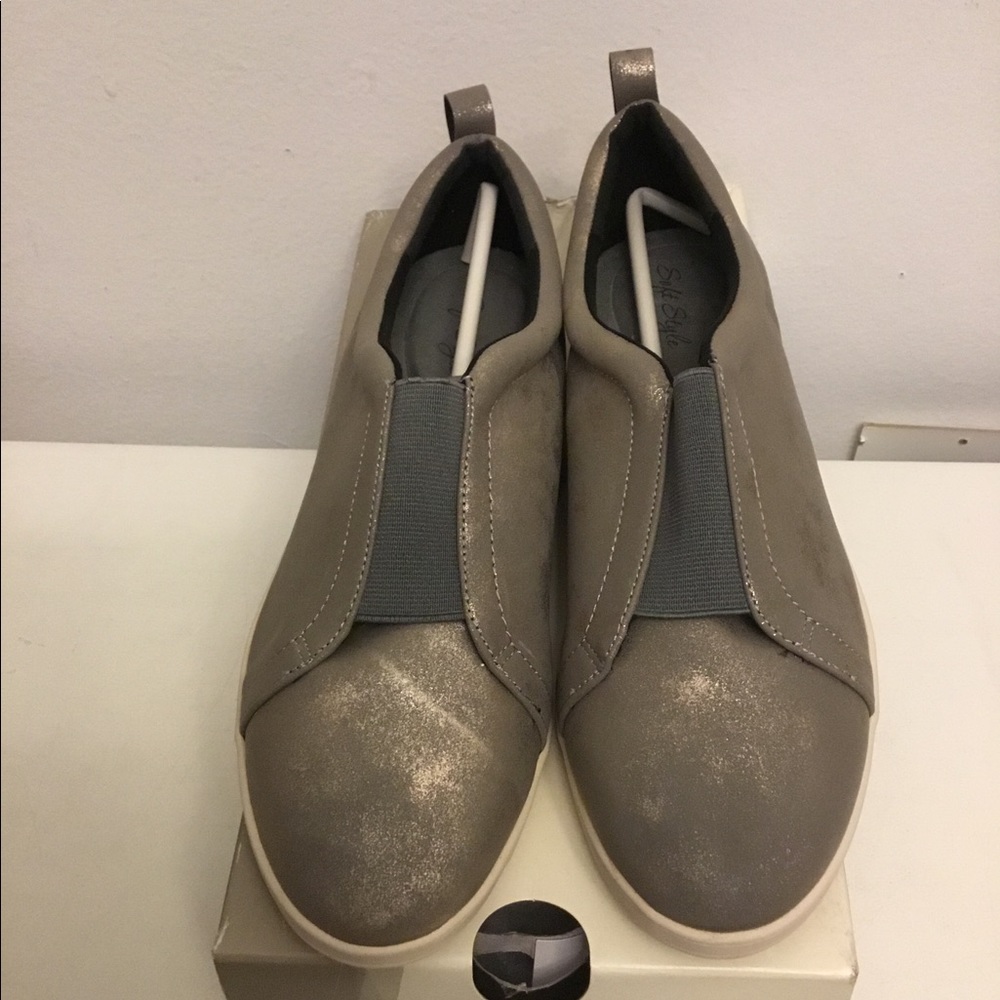 New Soft Style Parisa grey size 9.5.